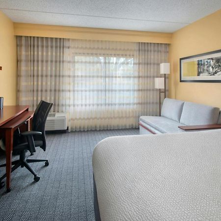 Courtyard By Marriott Mt. Laurel Hotel Маунт Лорел Екстериор снимка