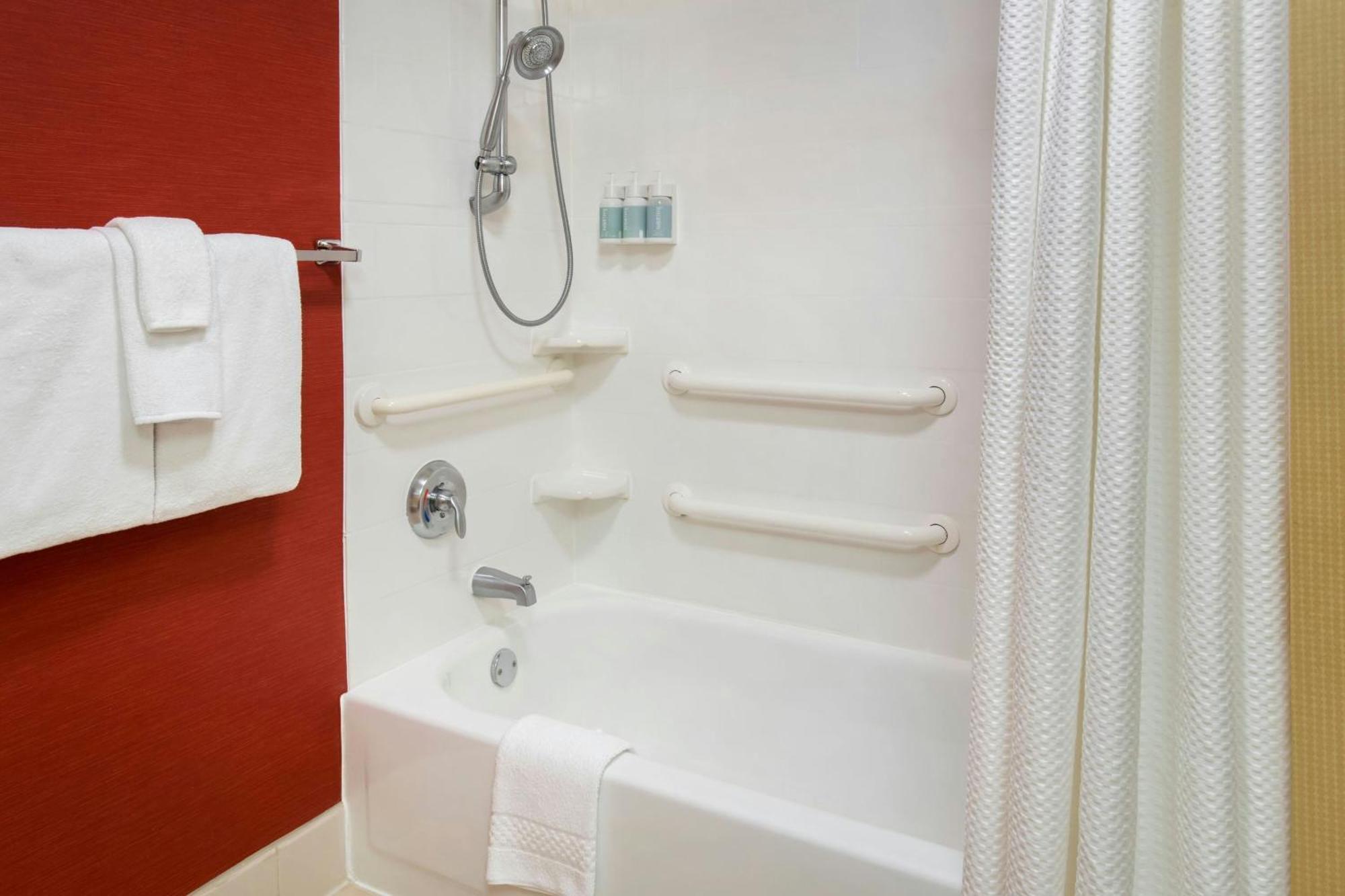 Courtyard By Marriott Mt. Laurel Hotel Маунт Лорел Екстериор снимка