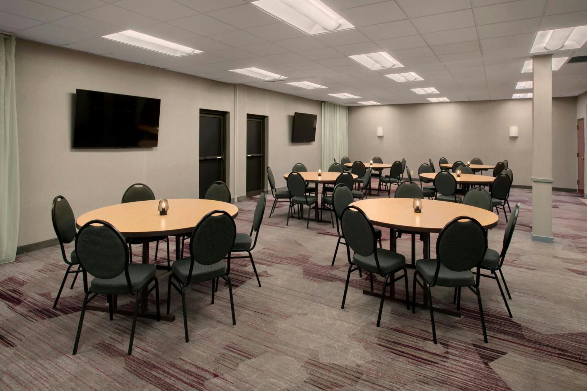 Courtyard By Marriott Mt. Laurel Hotel Маунт Лорел Екстериор снимка