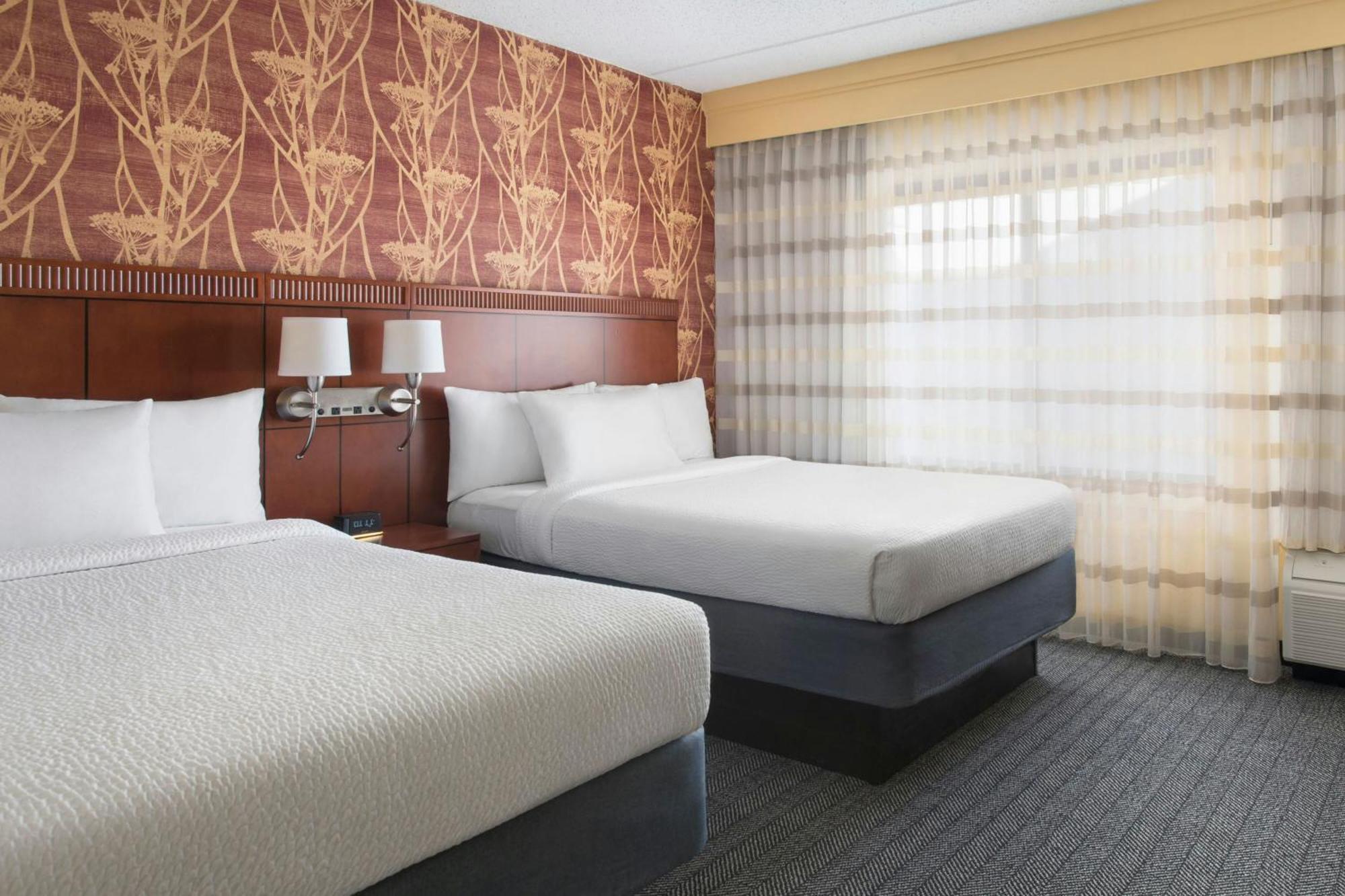 Courtyard By Marriott Mt. Laurel Hotel Маунт Лорел Екстериор снимка